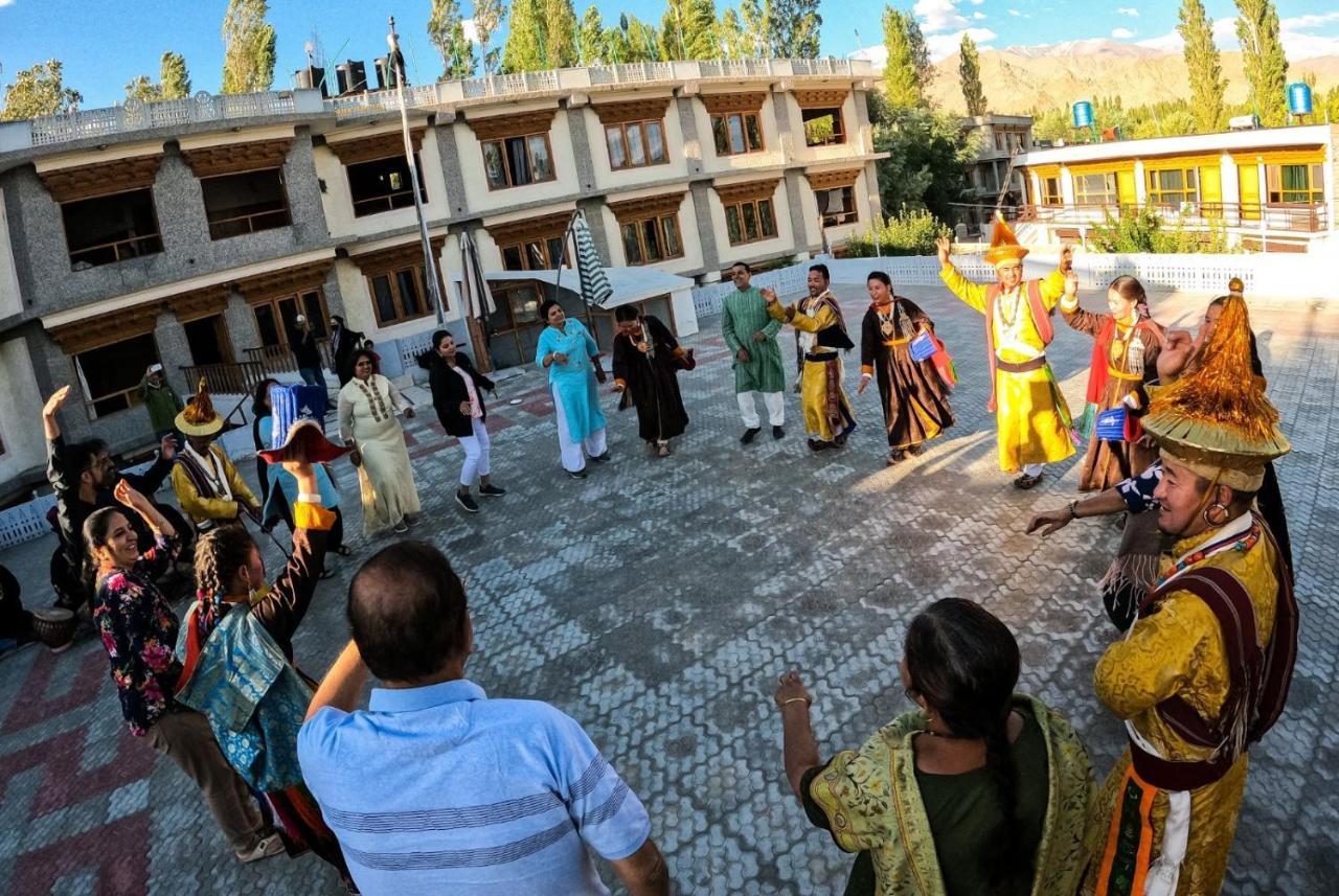 Cho Palace Leh Bagian luar foto