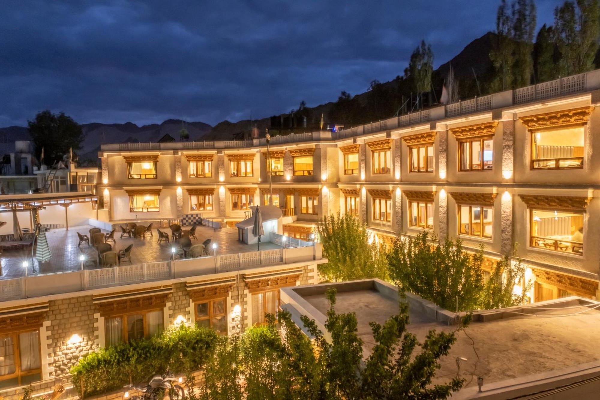 Cho Palace Leh Bagian luar foto